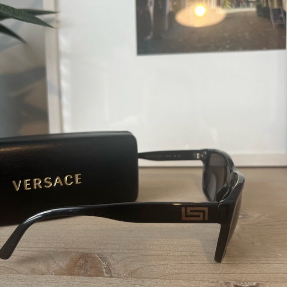 Versace Sunglasses model 4216 - Picture 5 of 9